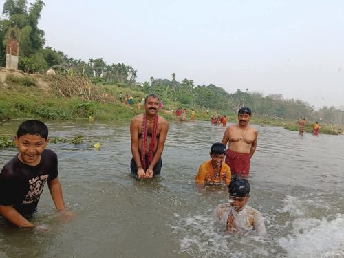 কল্যাণপুরে মহাঅষ্টমীতে গঙ্গাস্নানে ধর্মপ্রাণ মানুষের ঢল