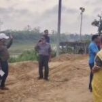 বাংলাদেশের সীমান্ত রক্ষী বাহিনী বাঁধস দেওয়ায় কৈলাসহরের বাঁধ সংস্কারের কাজ বন্ধ