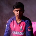 ১৪ বছরে আইপিএল অভিষেক, প্রথম বলেই বিশাল ছক্কা