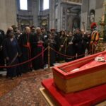 পোপ ফ্রান্সিসকে শ্রদ্ধার্ঘ্য রাষ্ট্রপতির; বিশ্ব সর্বদা তাঁকে মনে রাখবে : প্রধানমন্ত্রী