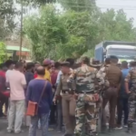 স্কুল ফি বাড়ানোর প্রতিবাদে অভিভাবকদের বিক্ষোভ, স্কুল পরিচালনায় পরিবর্তনের দাবি