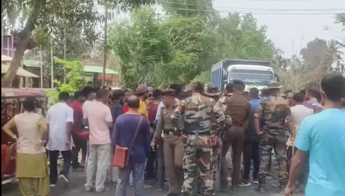 স্কুল ফি বাড়ানোর প্রতিবাদে অভিভাবকদের বিক্ষোভ, স্কুল পরিচালনায় পরিবর্তনের দাবি