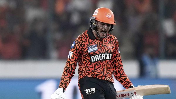 আইপিএলে ভারতীয় ব্যাটসম্যানের সর্বোচ্চ রান,&hellip;