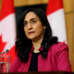 ভারতীয় বংশোদ্ভূত অনিতা আনন্দ হলেন কানাডার নতুন বিদেশমন্ত্রী, ভাগবত গীতা হাতে নিয়ে শপথ গ্রহণ