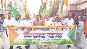 ভারতীয় বীর সেনাবাহীনিদের কুর্নিশ জানিয়ে রাজপথে কংগ্রেসের সুবিশাল তিরঙ্গা রেলি