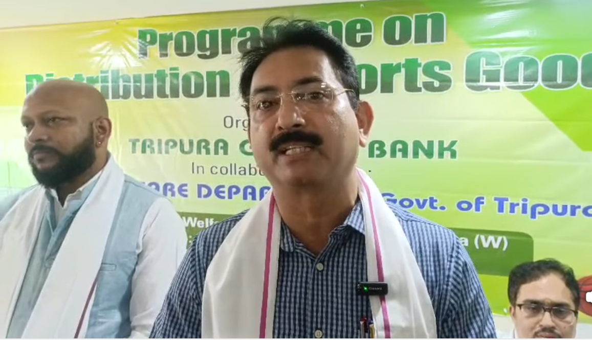 গ্রামীণ ব্যাংক ও ওবিসি ওয়েলফেয়ার ডিপার্টমেন্টের উদ্যোগে খেলার সামগ্রী বিতরণ