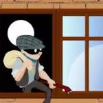 ঘরের বেড়া কেটে স্বর্ণালংকার সহ মূল্যবান আসবাবপত্র নিয়ে পালালো চোর