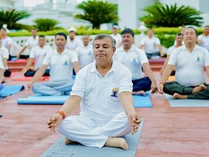 এক পৃথিবী, এক স্বাস্থ্যের জন্য যোগ : মন্ত্রী রতন