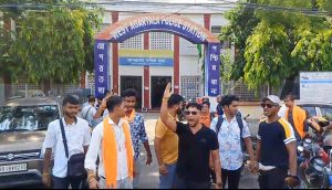 গো-হত্যা বন্ধের দাবিতে বিক্ষোভ বিশ্ব&hellip;
