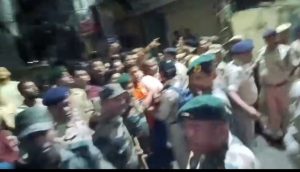 প্রাক্তন ও বর্তমানে মুখ্যমন্ত্রীকে নিয়ে ব্যক্তিগত আক্রমন কংগ্রেস নেতার, প্রতিবাদে বাড়িতে হামলা ও ভাঙচুর, থানায় মামলা, উত্তেজনা