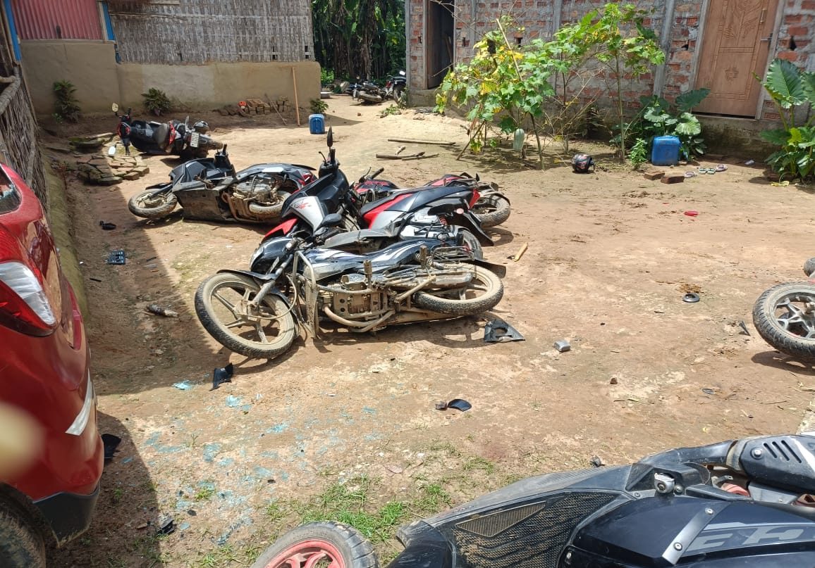 আশারামবাড়িতে মন কি বাত শ্রবণ অনুষ্ঠানে হামলা, ভাংচুর করা হয়েছে বাইক – গাড়ি, আহত বিজেপি কর্মীরা, হামলার অভিযোগ তিপ্রা মথার বিরুদ্ধে