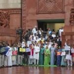 ভারতে এসআইআর ইস্যুতে পার্লামেন্ট কমপ্লেক্সে ভারত ব্লক এমপিদের প্রতিবাদ