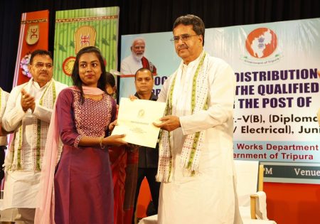 ডাই ইন হারনেস সহ মোট ১৯,৭৪২ জনকে নিয়মিত পদে চাকরি দিয়েছে সরকার, আজ ১৮৪ জনকে নিয়োগ পত্র তুলে দেওয়া হয়েছে : মুখ্যমন্ত্রী