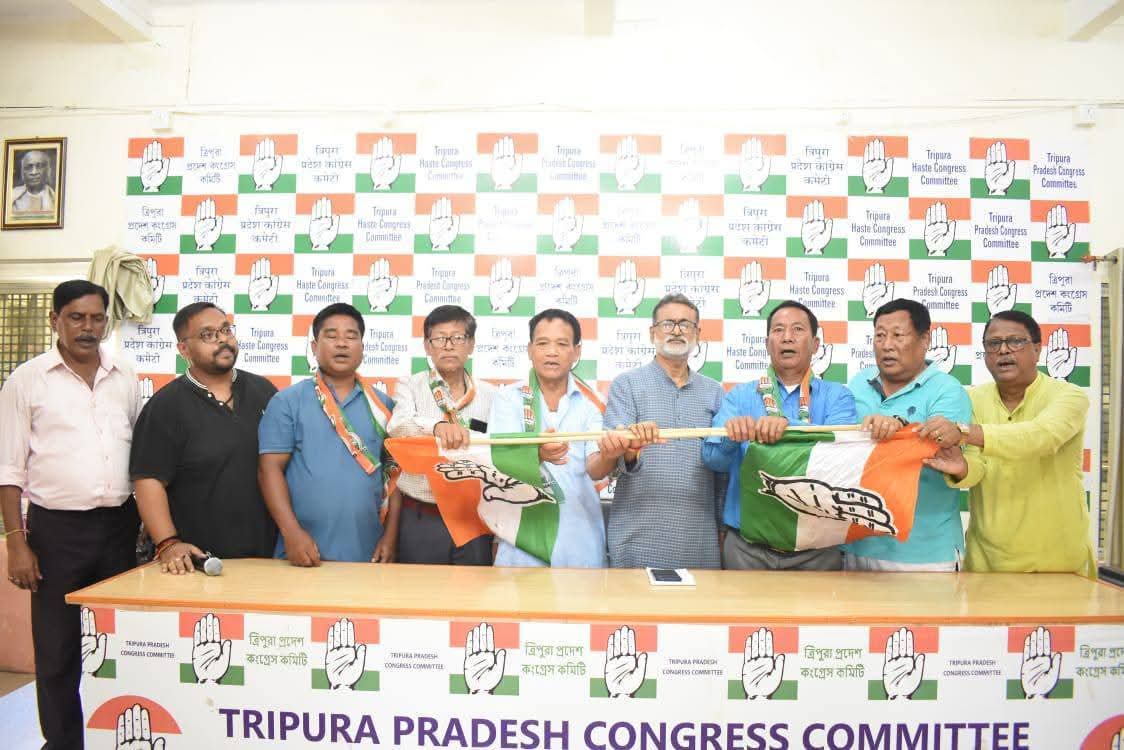 অম্পিনগরে শক্তি বাড়ালো কংগ্রেস, বিভিন্ন রাজনৈতিক দলের প্রায় ২০০-র বেশি সমর্থকদের ভারতীয় জাতীয় কংগ্রেসে যোগদান