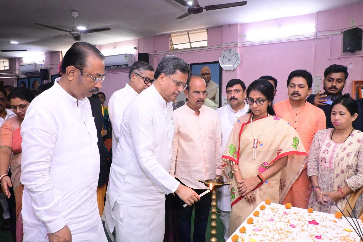 ড. শ্যামাপ্রসাদ মুখার্জীর জন্মজয়ন্তী: বিজেপি কার্যালয়ে শ্রদ্ধা নিবেদন ও বিরোধীদের কড়া আক্রমণ