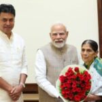 মাকে সাথে নিয়ে প্রধানমন্ত্রীর সঙ্গে সাক্ষাৎ সাংসদ বিপ্লবের