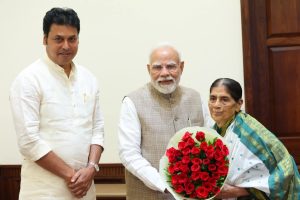 মাকে সাথে নিয়ে প্রধানমন্ত্রীর সঙ্গে&hellip;