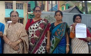 ভয়ঙ্কর হামলার শিকার মহিলা, অভিযুক্তের গ্রেফতারের দাবিতে থানায় নারী সমিতি