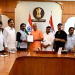 বিরোধী জোট মহারাষ্ট্রের রাজ্যপালের কাছে জননিরাপত্তা বিলে স্বাক্ষর না করার এবং পুনর্বিবেচনার জন্য ফেরত পাঠানোর আবেদন জানিয়েছে