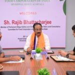 আশ্রম চৌমুহনীতে ‘চায়ে পে চর্চা’-য় শামিল রাজ্য বিজেপি সভাপতি রাজিব ভট্টাচার্য