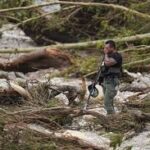 “গাছের ওপর লাশ, নদীর তীরে পঁচে যাওয়া মাছ”: টেক্সাসে বন্যার ধ্বংসের দৃশ্য