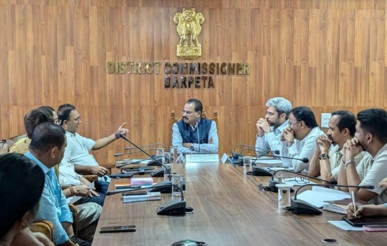 অসম মন্ত্রী চন্দ্রমোহন পাতওয়ারী বারপেটায় সরকারের প্রকল্প বাস্তবায়ন পর্যালোচনা করলেন