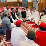 অখিলেশ-ডিম্পলের মসজিদ সফর ঘিরে রাজনৈতিক বিতর্ক তুঙ্গে, বিজেপির তীব্র সমালোচনা