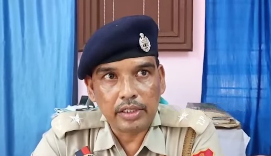 ইয়াবা কাণ্ডে জড়িত সঞ্জয় সূত্রধরকে গ্রেফতার করল আমতলী থানার পুলিশ