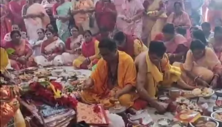 দুর্গা বাড়িতে যথাযোগ্য আয়োজনের মধ্য দিয়ে সম্পন্ন হলো মনসা পূজা