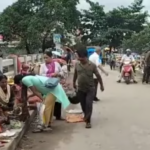 রাধানগর ব্রিজে অবৈধ দখলদারি, যানজটে ভোগান্তির শিকার এলাকাবাসী