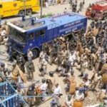 বঙ্গ পুলিশ লাঠিচার্জ করলো প্রতিবাদীদের উপর আরজি কর ধর্ষণ কেসের বিরুদ্ধে মার্চের সময়