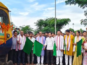 জোলাইবাড়ী রেলস্টেশনে কাঞ্চনজঙ্ঘা এক্সপ্রেসের নতুন স্টপেজের শুভ সূচনা