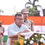 সচিবালয় প্রাঙ্গণে জাতীয় পতাকা উত্তোলন করেন কৃষি মন্ত্রী