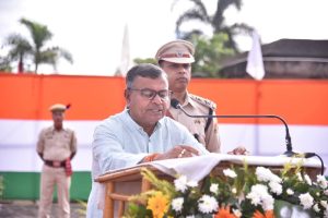 সচিবালয় প্রাঙ্গণে জাতীয় পতাকা উত্তোলন করেন কৃষি মন্ত্রী