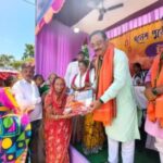 গণেশ পূজা উপলক্ষে বস্ত্র বিতরণ অনুষ্ঠানে সাংসদ রাজীব