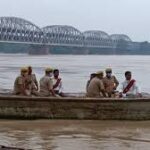 গঙ্গার জলস্তর বিপদসীমা অতিক্রম, বারাণসীতে ৮৪টি ঘাট প্লাবিত, ৬ হাজারের বেশি মানুষ বাস্তুচ্যুত