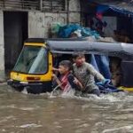 মুম্বাইয়ে অতি ভারী বৃষ্টিপাত: ট্রেন-বিমান পরিষেবা ব্যাহত, মিঠি নদীর জলস্ফীতি, শতাধিক বাসিন্দা নিরাপদ স্থানে সরানো হল