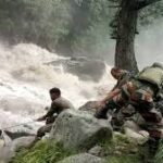 কাশ্মীরের কিশ্তওয়ারে মেঘভাঙা বৃষ্টিতে ১০ জনের মৃত্যুর আশঙ্কা, চলছে উদ্ধারকার্য, হিমাচলেও ফের প্রকৃতির তান্ডব