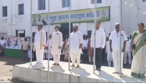 স্বাধীনতা দিবসে প্রদেশ কংগ্রেস ভবনে জাতীয় পতাকা উত্তোলন