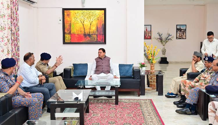 উত্তরকাশী: উদ্ধার এবং ত্রাণ কাজ চলছে তীব্র গতিতে, সিএম ধামি পরিস্থিতি পর্যবেক্ষণ করছেন