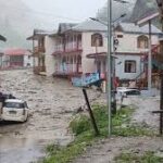 সারাদেশজুড়ে দুর্যোগপূর্ণ আবহাওয়া: প্রবল বর্ষণে বিপর্যস্ত জনজীবন, নদীর জলস্তর বৃদ্ধি, ভূমিধস ও বন্যা পরিস্থিতিতে জারি সতর্কতা