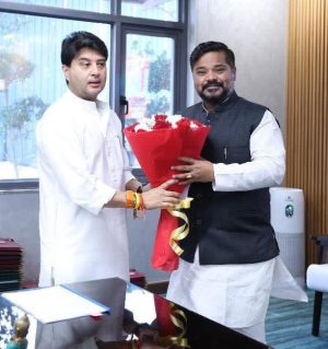 ডোনার মন্ত্রীর সঙ্গে সাক্ষাৎ করেন পর্যটনমন্ত্রী