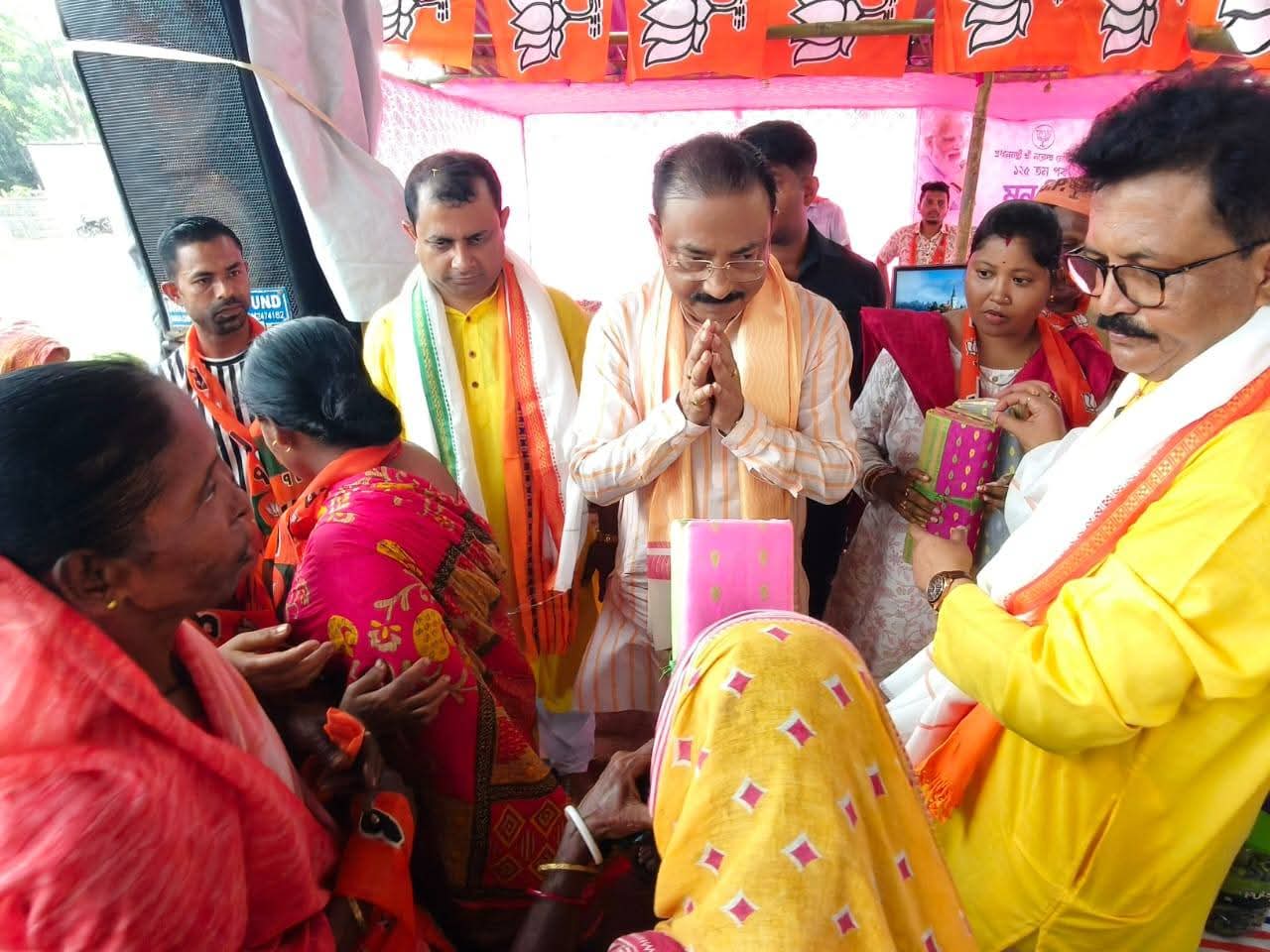 মহাষষ্ঠীতে প্রতাপগড় রামঠাকুর আশ্রমের উদ্যোগে…