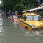 কলকাতায় রাতভর ভারী বৃষ্টি, জলাবদ্ধতায় শহরদুয়ারে দুর্ভোগ, বিদ্যুৎস্পৃষ্টে ৮ জনের মৃত্যু