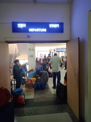 শ্রীমন্তপুর চেকপোস্টে বাংলাদেশি যাত্রী আটক, কাস্টমসের হাতে হস্তান্তর