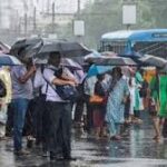 কলকাতা-সহ দক্ষিণবঙ্গজুড়ে টানা বৃষ্টিতে অচল জনজীবন, মৃত অন্তত সাত, ফের ভারী বর্ষণের পূর্বাভাস