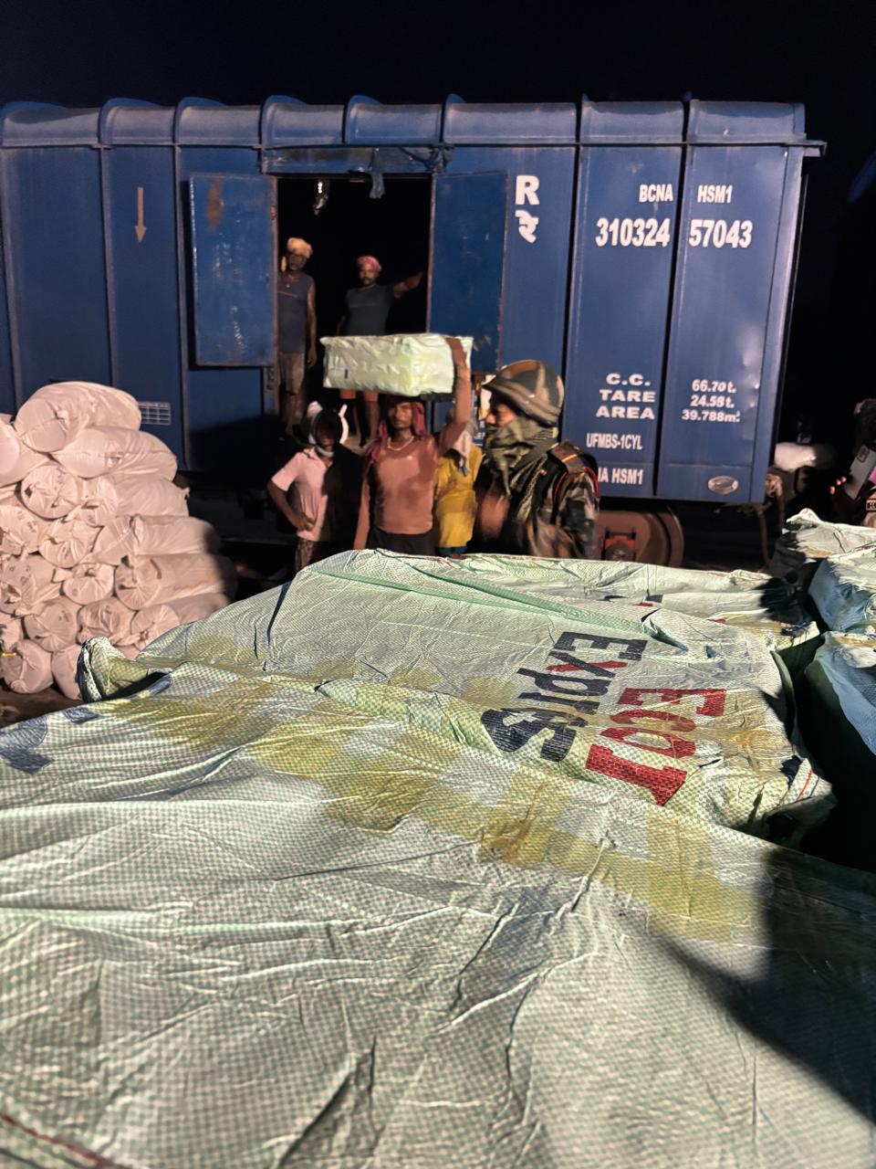 পণ্যবাহী ট্রেনের দুটি ওয়াগন থেকে ২ কোটি টাকার এসকফ উদ্ধার