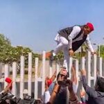 অখিলেশ যাদবকে আটকানো, জেপিএনআইসি-তে সপা কর্মীদের বিক্ষোভ