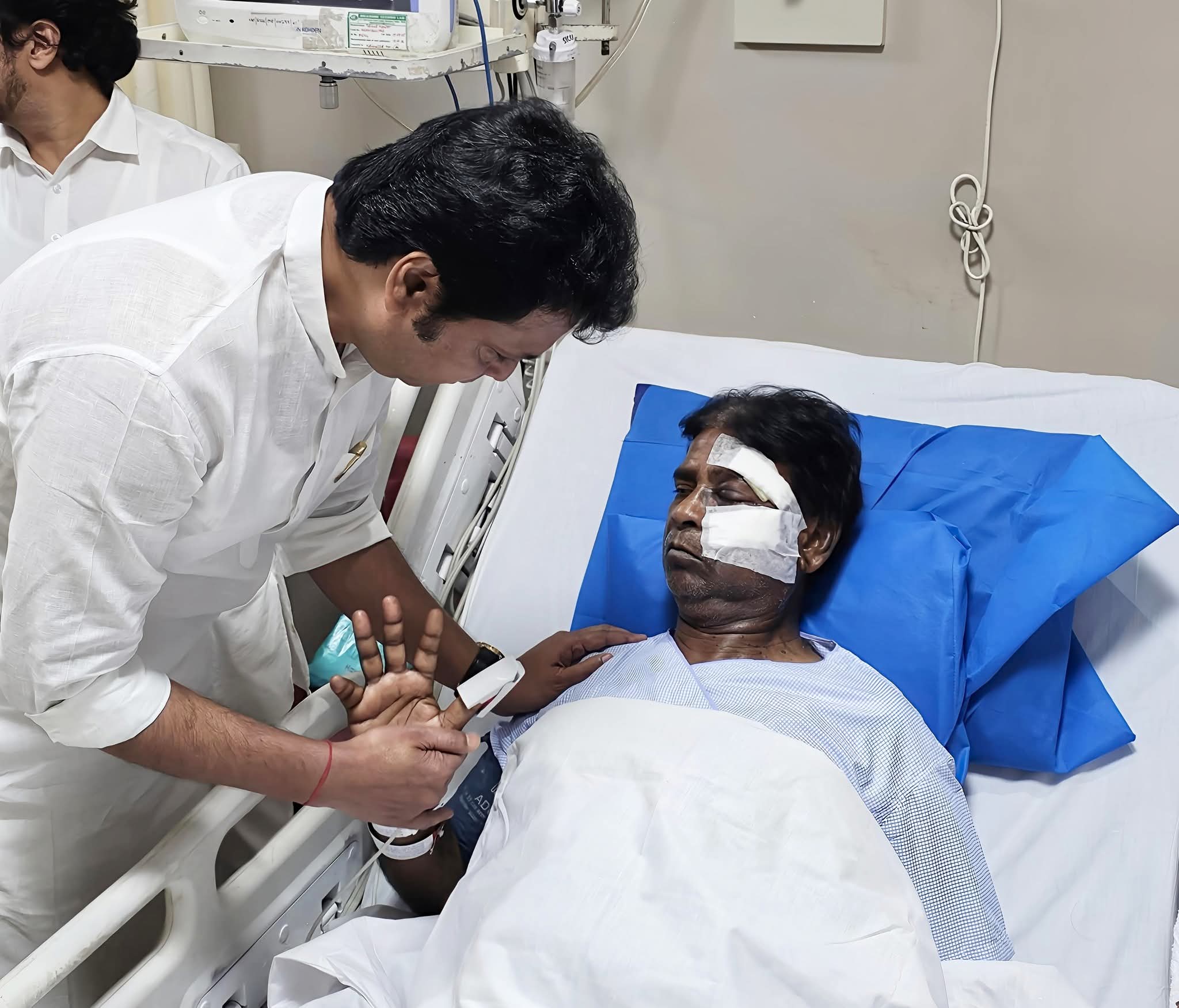 উত্তরবঙ্গে বিজেপি সাংসদ-‌বিধায়কের উপর হামলা, শারীরিক খোঁজখবর নিতে হাসপাতালে সাংসদ বিপ্লব