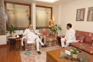 নির্বাচনী প্রচারে যাওয়ার পথে পাটনায় স্বরাষ্ট্র মন্ত্রীর সঙ্গে সাক্ষাৎ মুখ্যমন্ত্রী